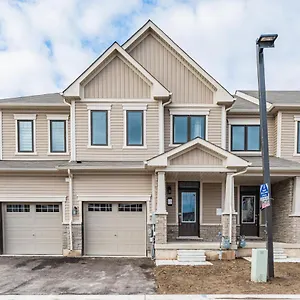 Luxury Townhouse Close To Fairview Casino In Holiday home Niagara Falls